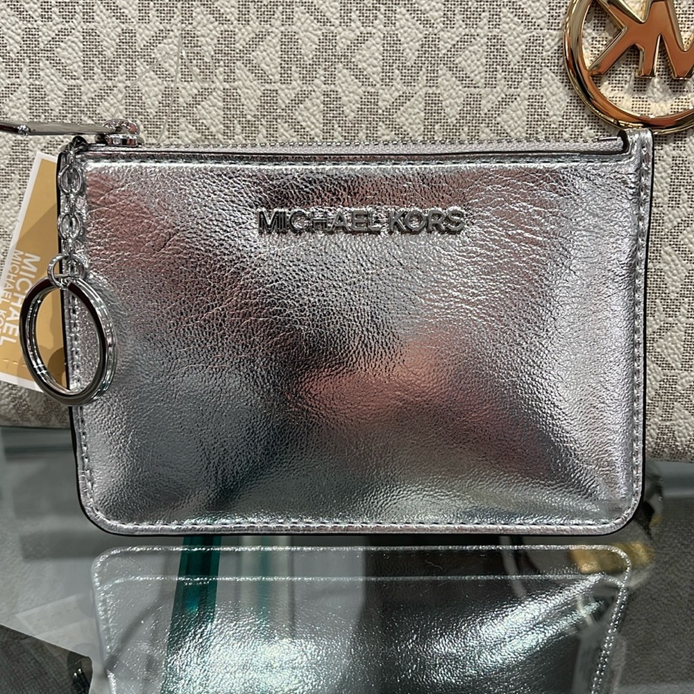 MICHAEL KORS
Jet Set Travel Small Top Zip Coin Pouch With ID
Silver 
NWT